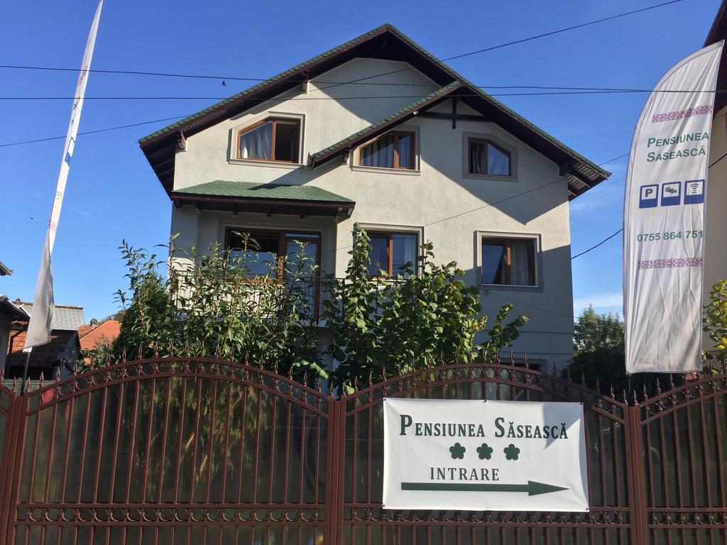 Pensiunea Saseasca Leresti Екстериор снимка